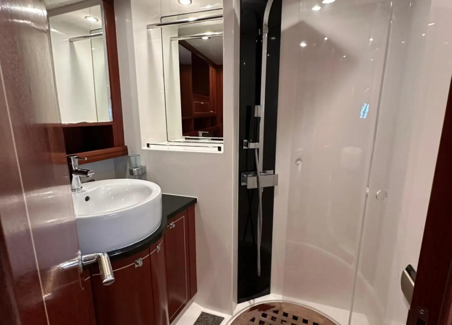 Yacht Pegasus II Hotel Barcelona 0*,  Spain